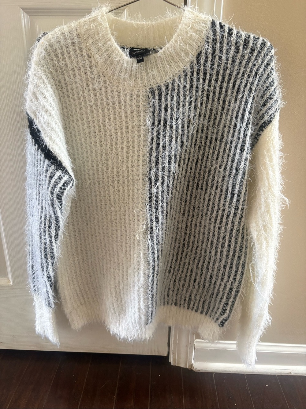 bobeau White and Black Fuzzy Crewneck Sweater medium